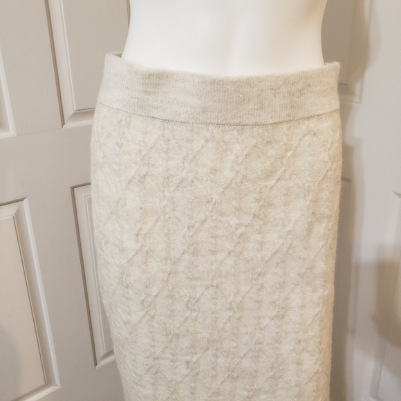 House Of Harlow 1960 Size Medium Elegant Cream Knit Skirt - Picture 2 of 8